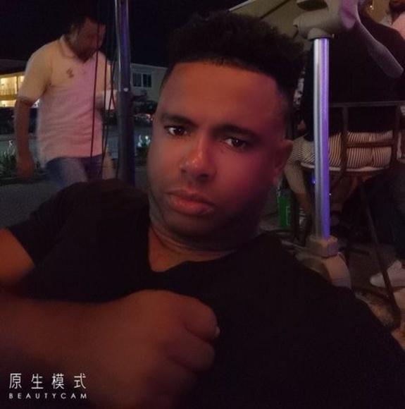 Meet your Posher, Carlos - Picture 1 of 1